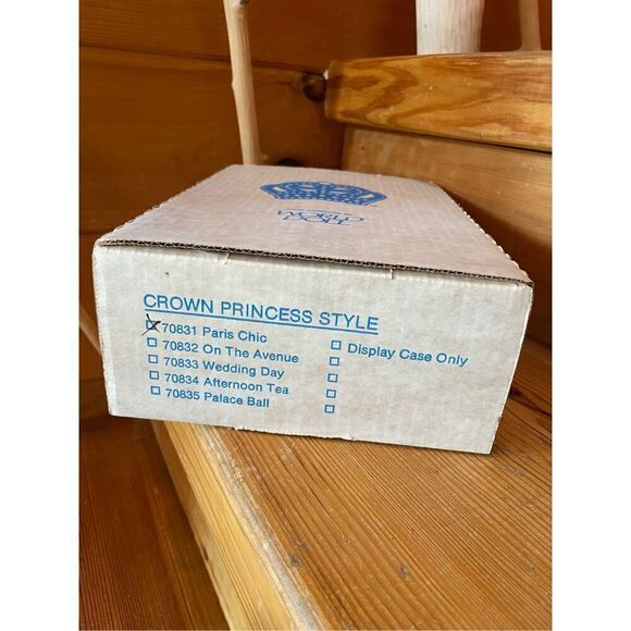 1986 World Doll Crown Princess PARIS CHIC - Picture 4 of 4